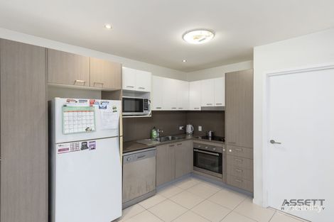 Property photo of 27/11 Riding Road Hawthorne QLD 4171