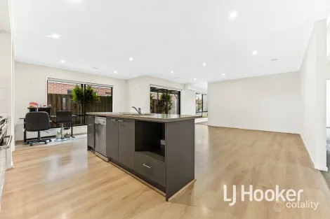 Property photo of 27 Silver Way Koo Wee Rup VIC 3981