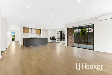 Property photo of 27 Silver Way Koo Wee Rup VIC 3981