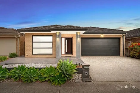 11 Anfield Rd, Clyde North, VIC 3978