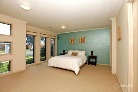 Property photo of 12 Red Oaks Way South Morang VIC 3752