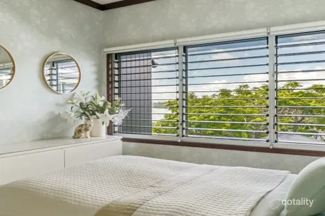 Property photo of 125 The Esplanade St Lucia QLD 4067