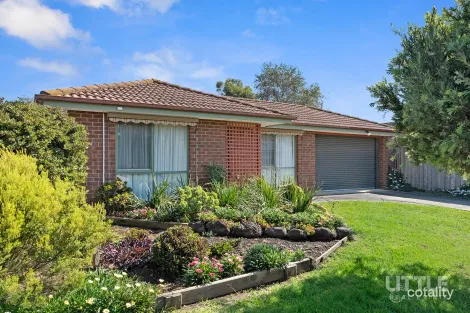 Property photo of 19 Megan Close Cranbourne West VIC 3977
