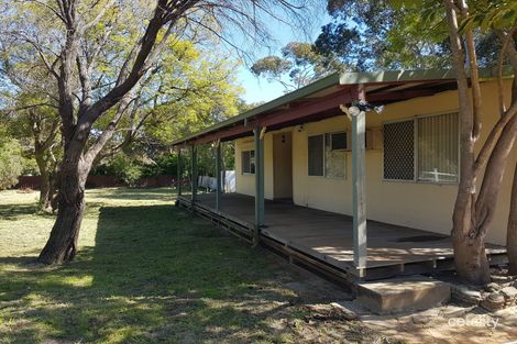 21 Lewis Rd, Wattle Grove, WA 6107