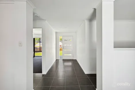 Property photo of 2 Birru Place Rosewood QLD 4340