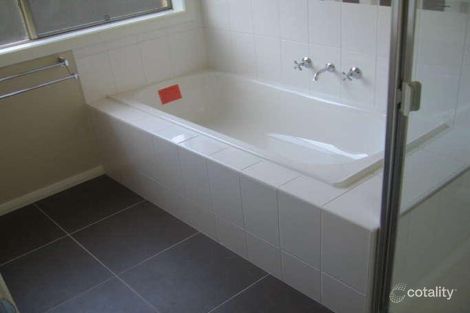 Property photo of 10 Platt Close Pakenham VIC 3810