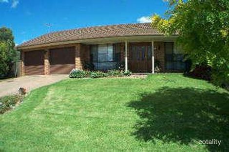 64 Donalbain Cct, Rosemeadow, NSW 2560