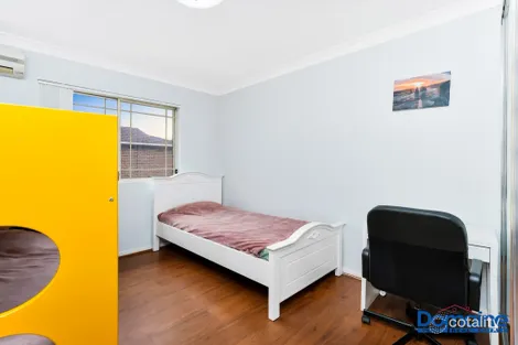 Property photo of 2/40 Roberts Road Greenacre NSW 2190