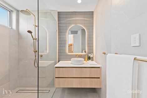 Property photo of 3 Esplanade West Paradise Point QLD 4216