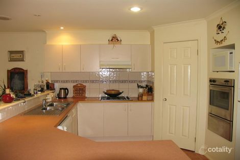 Property photo of 57 Cherryhills Drive Cranbourne VIC 3977
