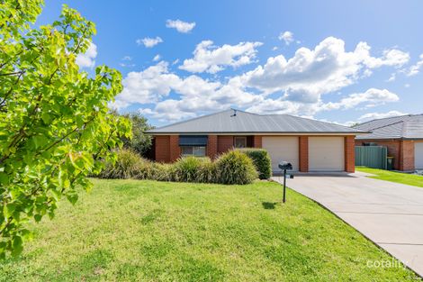 Property photo of 32 Quandong Place Forest Hill NSW 2651