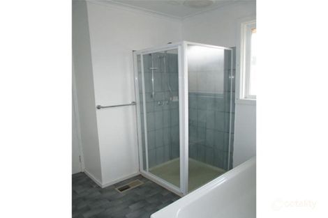 Property photo of 21 William Perry Close Endeavour Hills VIC 3802