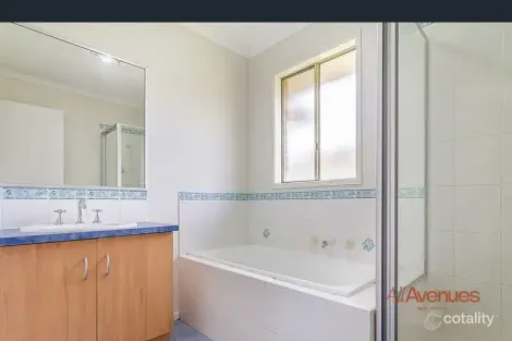 Property photo of 13 Houndsforth Street Cranbourne East VIC 3977