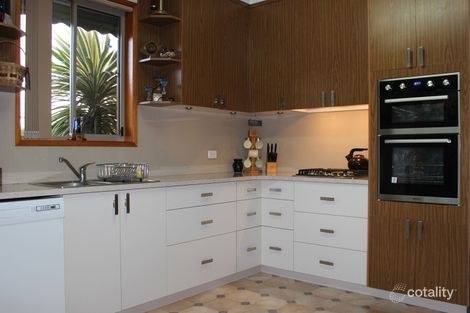 Property photo of 21 Finch Avenue Eaglehawk VIC 3556