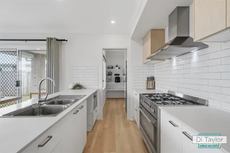 Property photo of 11 Sutherland Street Gleneagle QLD 4285