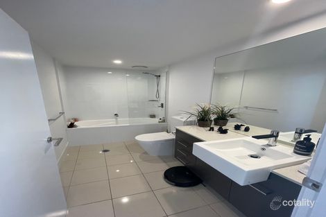 Property photo of 1808/25-31 East Quay Drive Biggera Waters QLD 4216