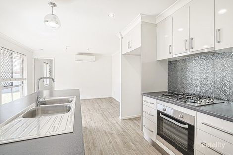 Property photo of 4 Caulfield Place Emerald QLD 4720