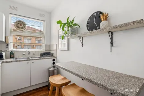 Property photo of 2/233-235 Canterbury Road St Kilda West VIC 3182