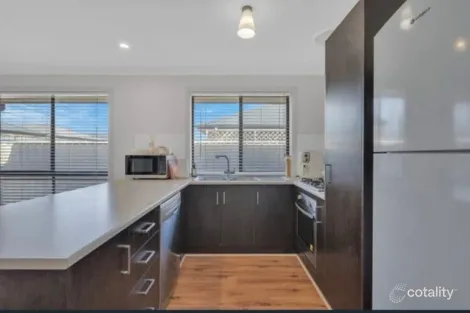 Property photo of 6 Maple Leaf Court Munno Para West SA 5115