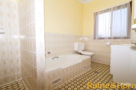 Property photo of 2/19 Mackay Drive Dubbo NSW 2830