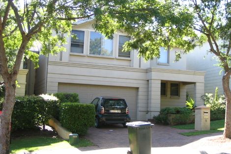 7 Goldfinch Cres, Bella Vista, NSW 2153