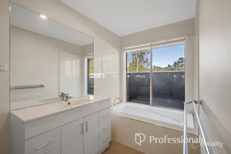 Property photo of 32 Handasyde Avenue Kilsyth South VIC 3137