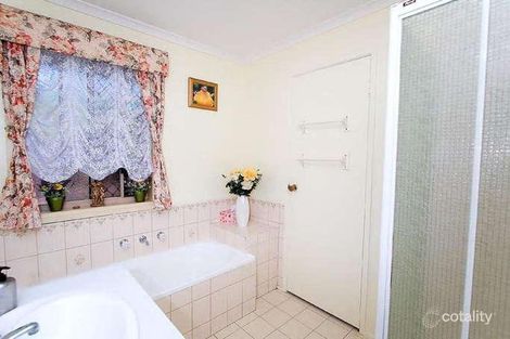 Property photo of 27 Matthews Crescent Roxburgh Park VIC 3064