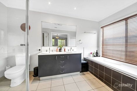 Property photo of 2 Springhill Drive Cranbourne VIC 3977