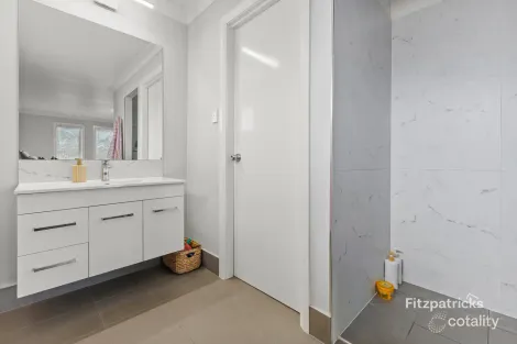 Property photo of 29 Barton Avenue Lloyd NSW 2650