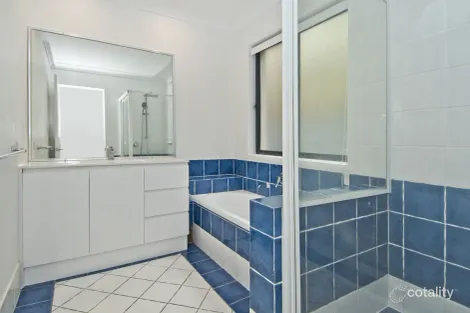 Property photo of 15 Blackwattle Circuit Arundel QLD 4214