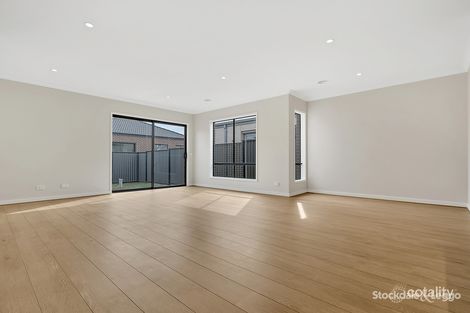 15 Mottlecah Cct, Craigieburn, VIC 3064