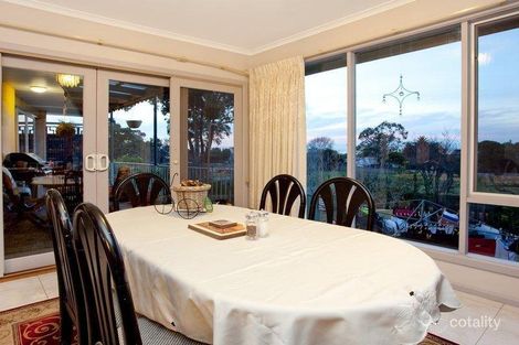 Property photo of 10 Woodlands Grove Frankston VIC 3199
