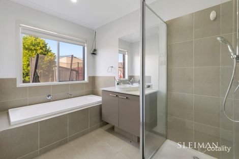 Property photo of 99 Rowling Street Fraser Rise VIC 3336