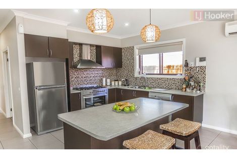 Property photo of 11 Ebony Circuit Craigieburn VIC 3064