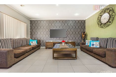 Property photo of 11 Ebony Circuit Craigieburn VIC 3064