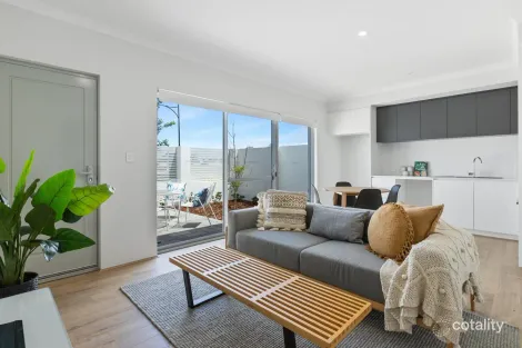 1/16 Monger Rd, Lake Coogee, WA 6166
