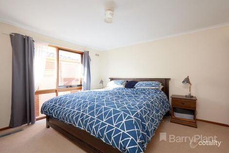 Property photo of 2 Avenel Place Endeavour Hills VIC 3802