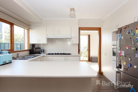 Property photo of 2 Avenel Place Endeavour Hills VIC 3802
