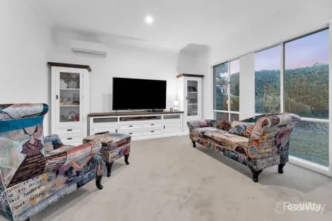 Property photo of 287 Lakeside Avenue Springfield Lakes QLD 4300