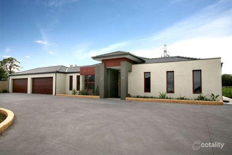 Property photo of 4 The Grove Hampton Park VIC 3976