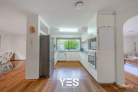 Property photo of 29 Landsdale Crescent Wantirna South VIC 3152