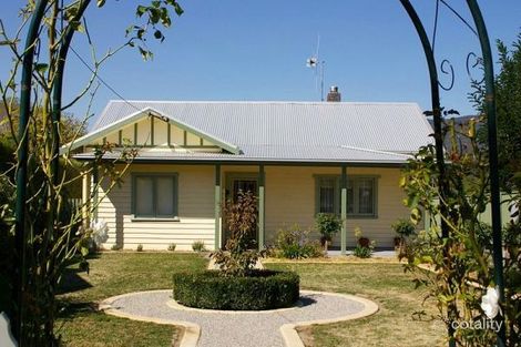 56 High St, Woodend, VIC 3442