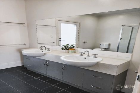 Property photo of 22 Pine View Close Old Reynella SA 5161