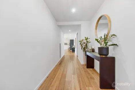 Property photo of 20 Hollioake Drive Lucas VIC 3350