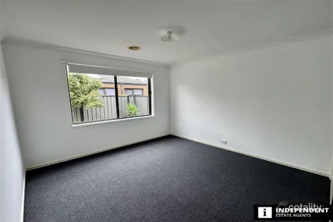 Property photo of 22 Fleuve Rise Clyde North VIC 3978