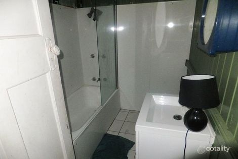 8 Park St, Park Avenue, QLD 4701