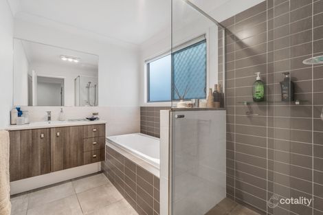 Property photo of 17 Sunflower Street Wynnum QLD 4178