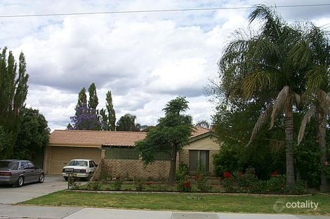 26 Henderson Dr, Seville Grove, WA 6112