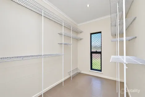 Property photo of 9 McFarlane Drive Kanimbla QLD 4870