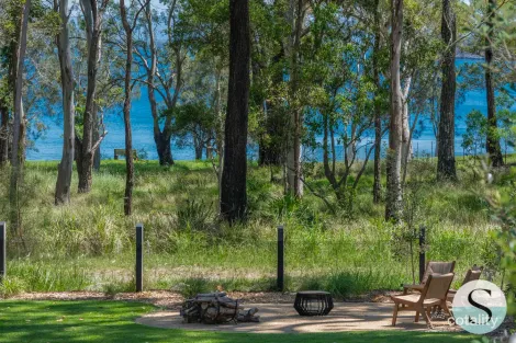 Property photo of 15 Freshwater Crescent Murrays Beach NSW 2281